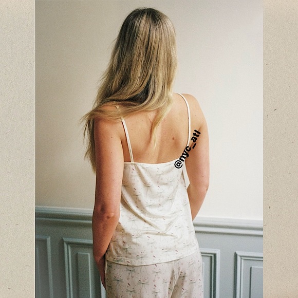 NWT Djerf Avenue x SRG Holiday TOP - Picture 4 of 7